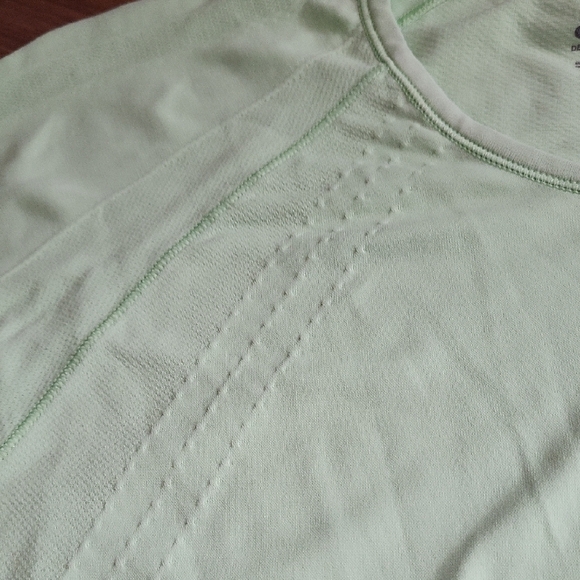 Athleta Light Green Long Sleeve Tee - Picture 4 of 5